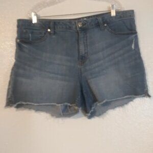 Seven7 women's size 16 denim frayed hem weekend shorts